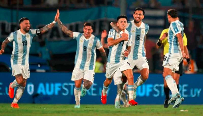 El festejo del gol de Thiago Almada con el que Argentina venció a Uruguay. FOTO GETTY