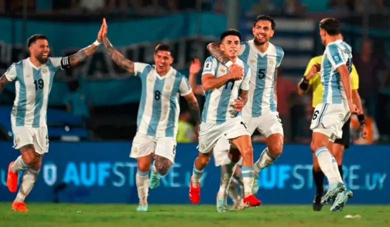 El festejo del gol de Thiago Almada con el que Argentina venció a Uruguay. FOTO GETTY