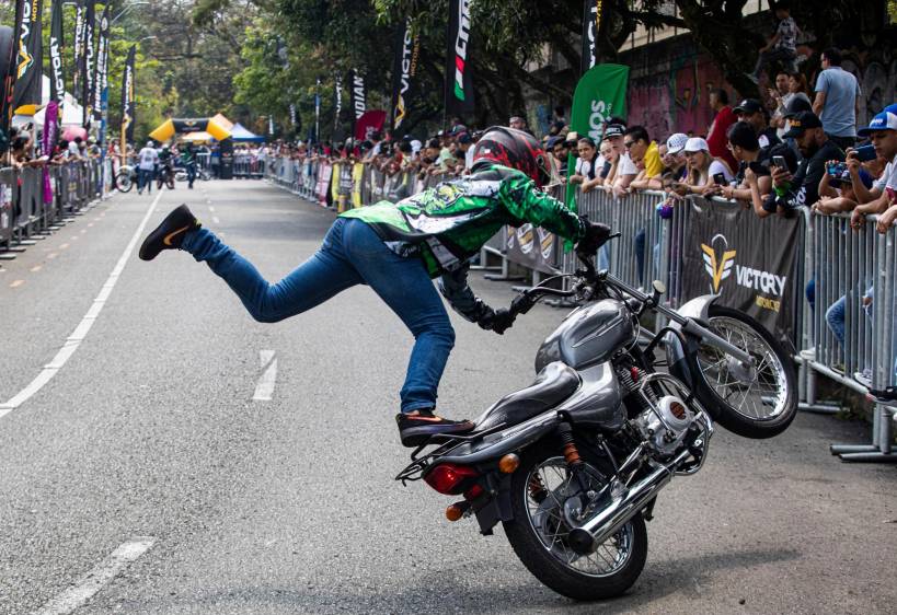 Adrenalina, motores y mucha destreza que busca incentivar esta práctica desde la legalidad, cumpliendo con las normas de seguridad vial. Foto: MANUEL SALDARRIAGA QUINTERO.