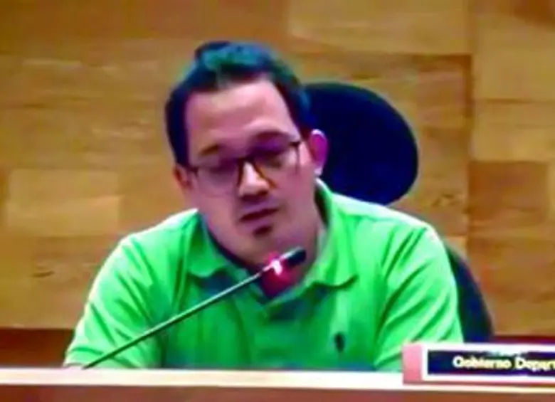 Wilmar de Jesús Mejía, representante del Gobierno Petro en el Consejo Superior de la U.deA y director de inteligencia del DNI. FOTO: CAPTURA DE VIDEO.