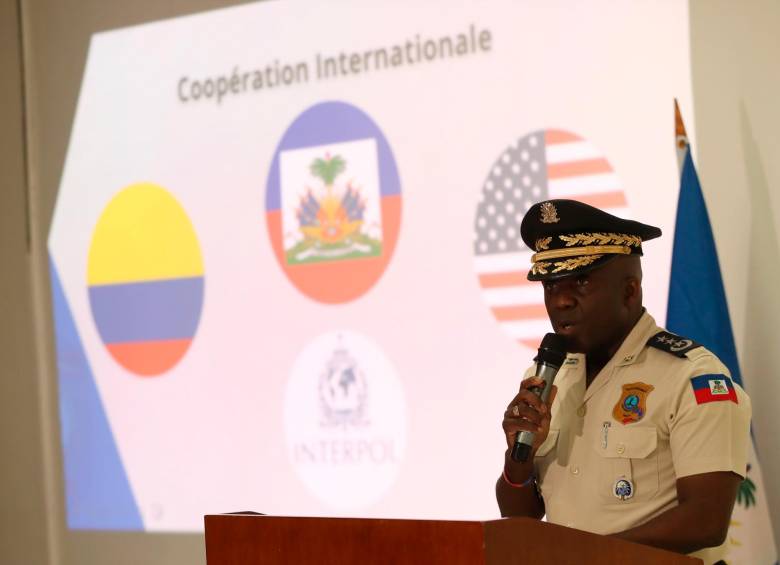 León Charles, jefe de la policía de Haití, da detalles durante una rueda de prensa en Puerto Príncipe. FOTO: EFE