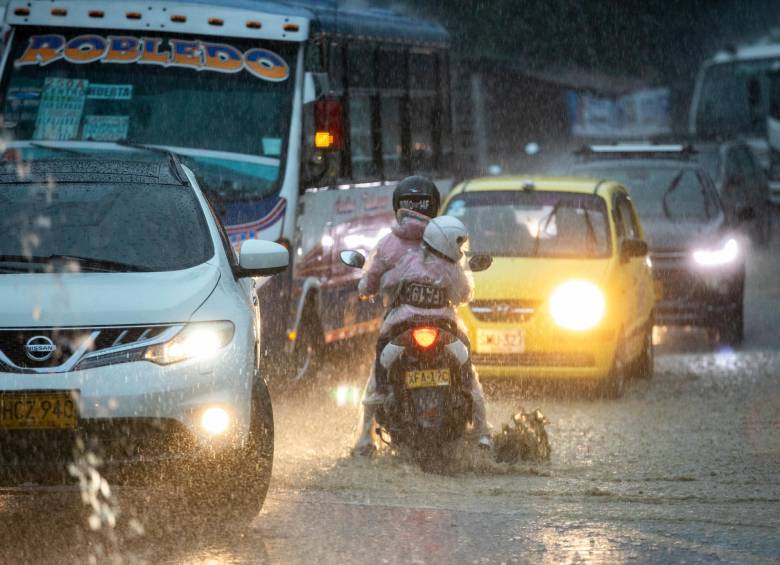 Cuando se presentan lluvias aumentan los incidentes viales y la movilidad se hace más lenta en la ciudad. FOTO: JULIO CÉSAR HERRERA