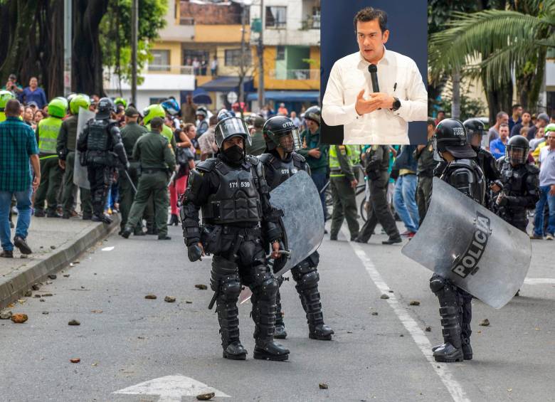 El ministro del Interior Rodrigo Lara ha explicado los detalles del decreto con el que el gobierno quiere regular la protesta social. Foto: Manuel Saldarriaga