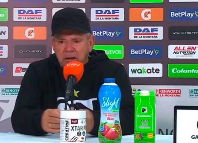 El técnico antioqueño Hernán Darío Herrera en rueda de prensa, tras la victoria del Once Caldas ante Cali 4-1 en Palogrande. FOTO PANTALLAZO