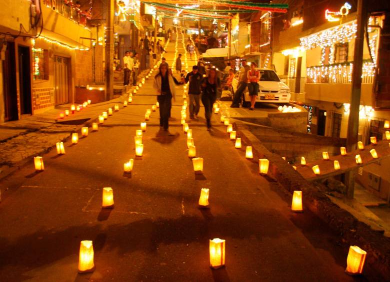 Las celebraciones de los días 7 y 8 de diciembre dinamiza la venta de velas. FOTO archivo