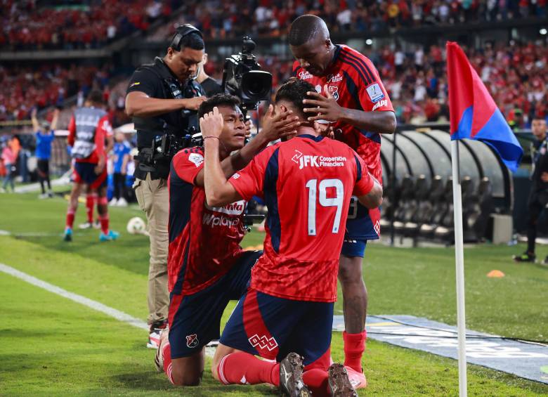 Independiente Medellín viene mostrando gran regularidad en sus distintas líneas. Con sus resultados está cerca de llegar a la final. Fydriszewski, Berrío y Chaverra, entre sus protagonistas. FOTO: Manuel Saldarriaga 