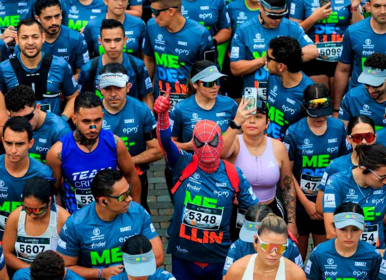 Julio Cubillos ‘Spiderman’ se robó todas las miradas y las fotos en la competencias de Ruta Medellín, que se disputó este domingo en la capital de la Montaña. FOTO CAMILO SUÁREZ 