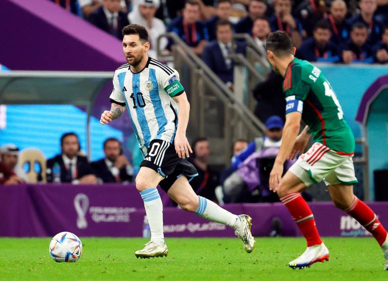 Lionel Messi marcó uno de los dos goles de la victoria argentina sobre méxico este sábado. FOTO EFE 