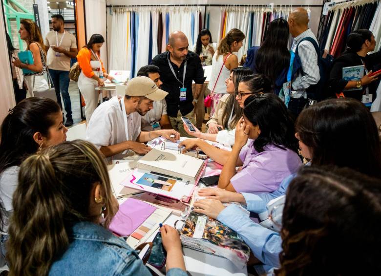 Hoy es el cierre de la feria Colombiatex en Plaza Mayor, por donde han pasado representantes de más de 320 empresas de 21 países en busca de cerrar negocios para el sector textil-confección-moda. FOTO Camilo Suárez