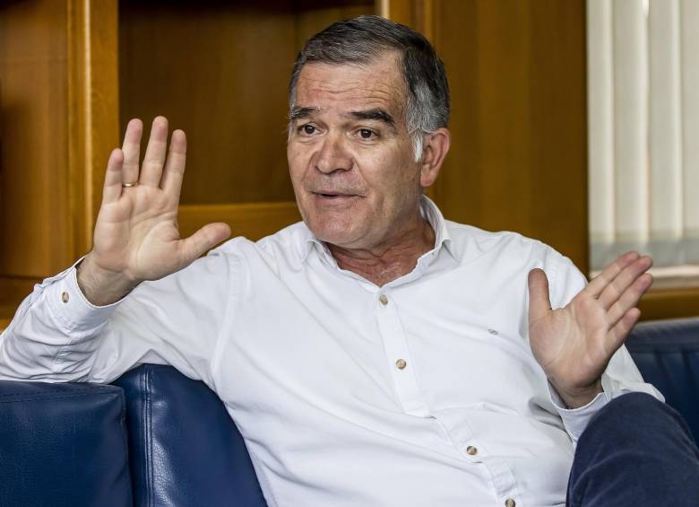 El Centro Democrático respaldó una nueva candidatura de Julio González Villa al Concejo de Medellín. FOTO: EL COLOMBIANO
