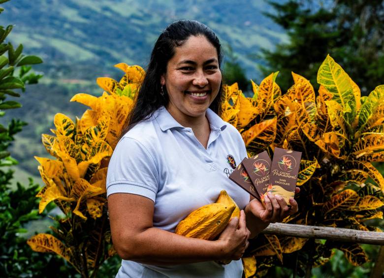 Sandra Quintero combina la producción agrícola con el turismo y la venta en Cacao Primaveral, una iniciativa que muestra lo mejor del proceso. Foto: Julio César Herera