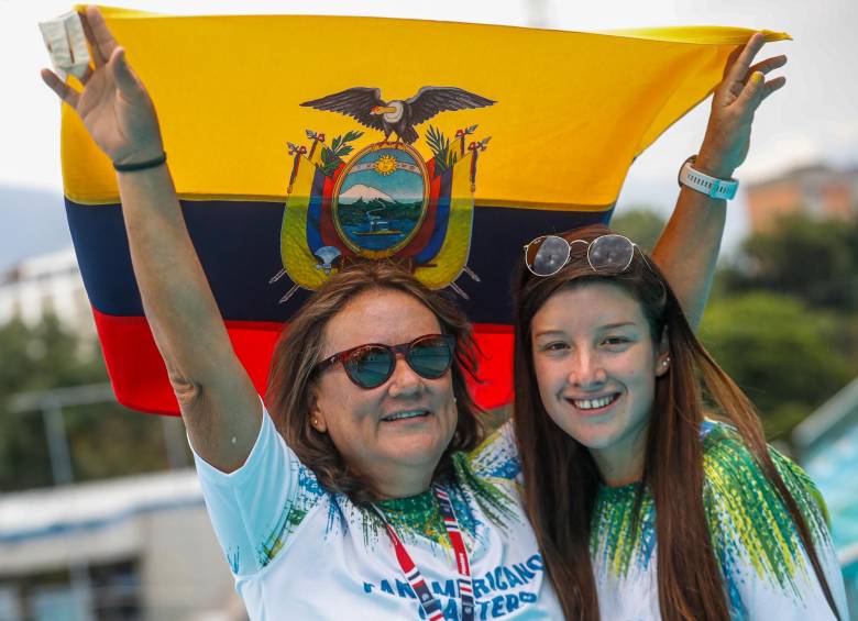 Las ecuatorianas Sandra Vergara y Michelle Poppe, debutantes. FOTO Manuel saldarriaga