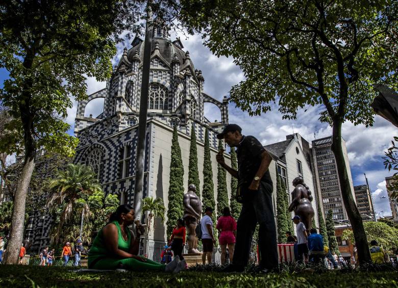 El cambio en la Plaza de Botero y sus edificios aledaños es evidente. Foto: Julio César Herrera Echeverri