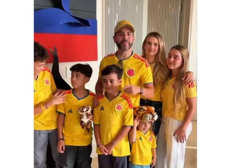 El candidato a la presidencia de Colombia, Abelardo de la Espriella, junto a su familia en el video en el que invitaba a los colombianos a salir a votar. FOTO PANTALLAZO 