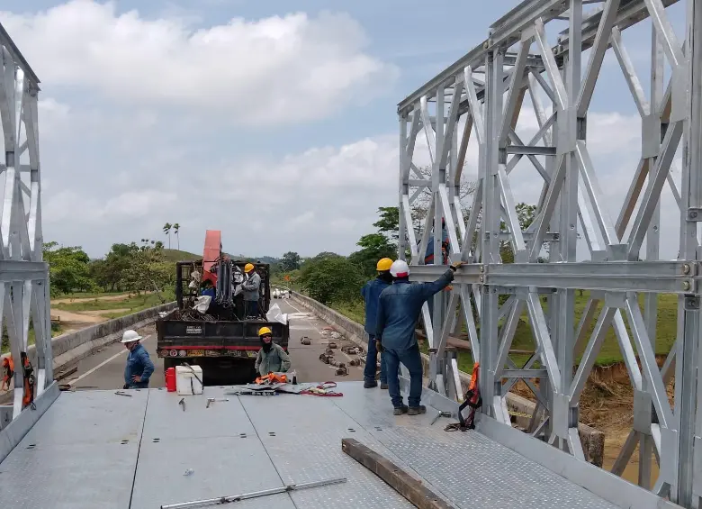 Avance de las obras en el puente del río Mulatos, en el Urabá antioqueño. FOTO: Cortesía