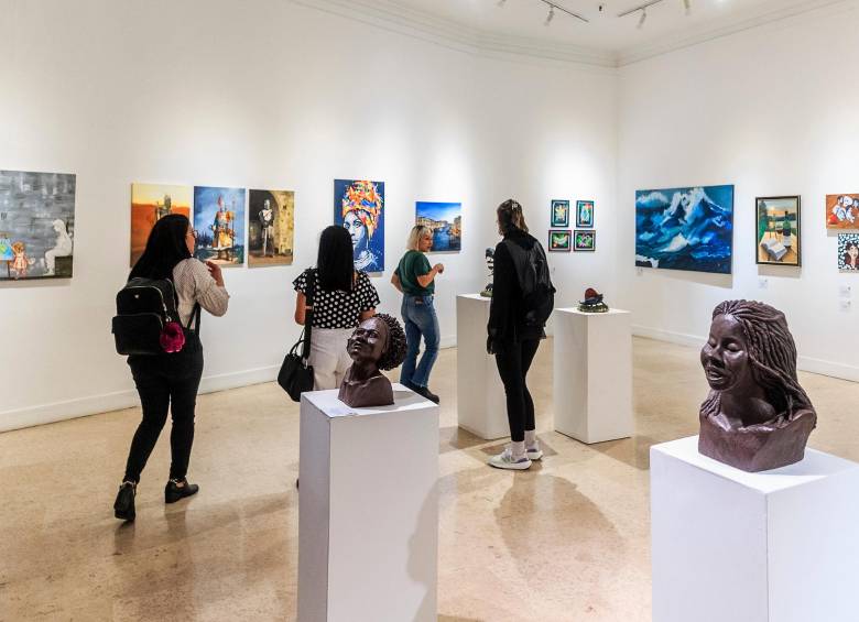 La convocatoria al Salón de Talentos regionales es una iniciativa de la Cámara de Comercio de Medellín para apoyar artistas autodidactas. 