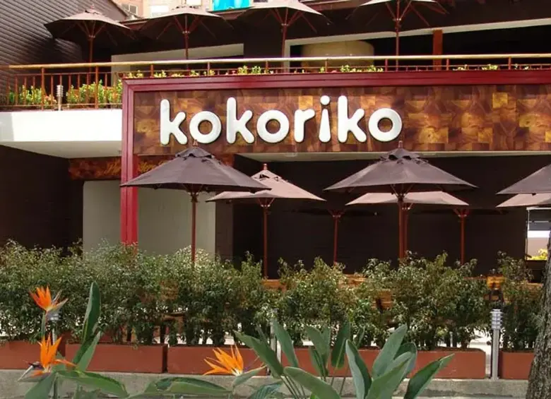 De un pequeño local en Bogotá en 1969 a una cadena con presencia en 18 ciudades, Kokoriko se consolidó como referente del pollo asado en Colombia e inicia una nueva etapa tras su cambio de dueño. Foto: Cortesía
