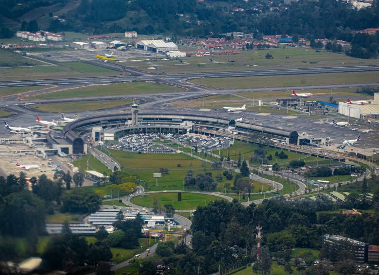 Según el plan maestro del José María Córdova de 2016, entre 2034 y 2038 se necesitaría la segunda pista. Previsiones actuales dicen que se requerirá mucho antes. FOTO juan antonio sánchez