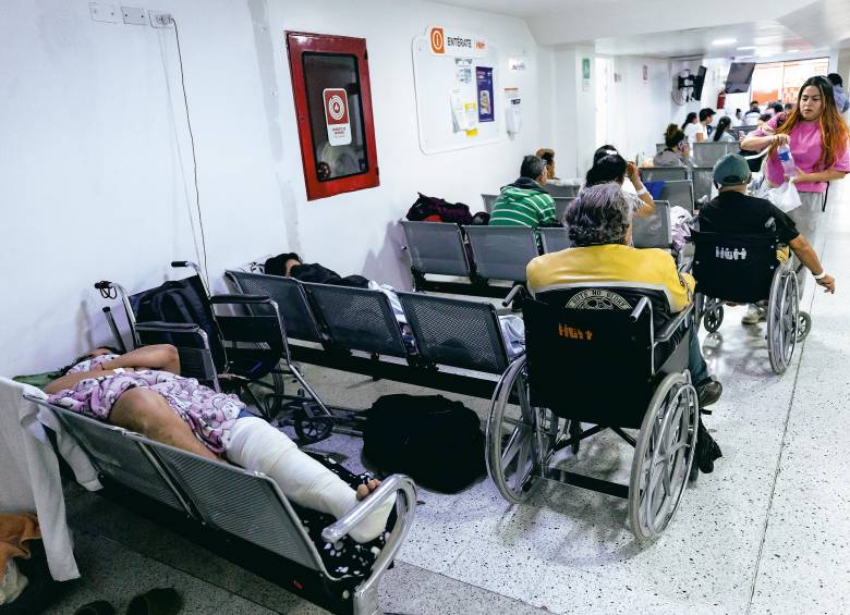 La Secretaría de Salud de Antioquia advirtió que en la mayor parte de las salas de urgencias del departamento se convirtió en paisaje ocupaciones que sobrepasan el 100% de su capacidad. FOTO Camilo Suárez