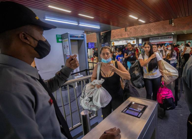 Se estima que hasta ayer ya habían viajado cerca de 320.000 personas por las vías del departamento. FOTO camilo suárez