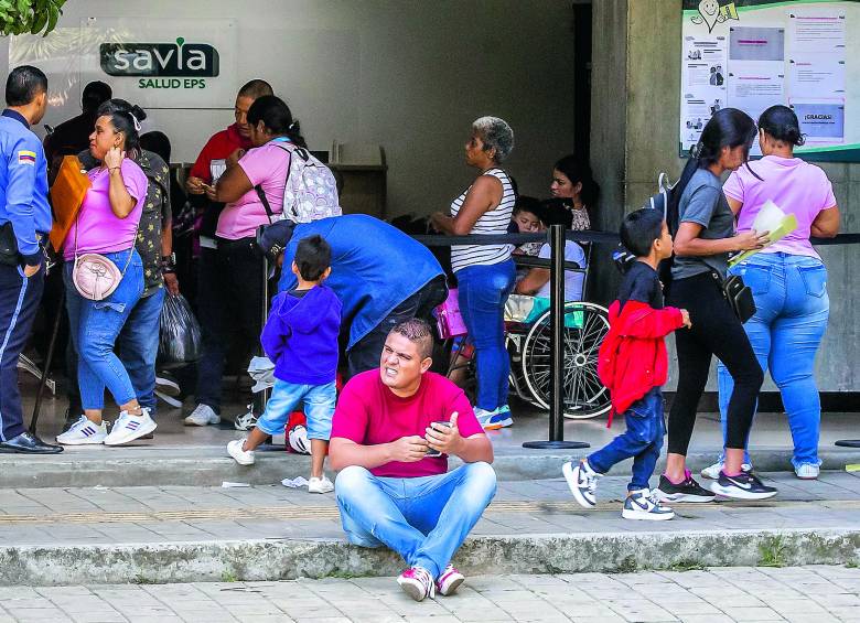 Desde hace casi tres años, la Superintendencia Nacional de Salud ordenó la intervención forzosa de la EPS Savia Salud, pero sus pasivos con hospitales y gastos administrativos han seguido creciendo. FOTO Julio Herrera.