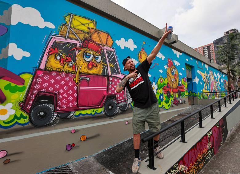 Ceet Fouad y el mural que pintó en Medellín al lado de los colectivos 4Eskuela y Crew Peligrosos y que demoró 4 días. FOTO Manuel Saldarriaga