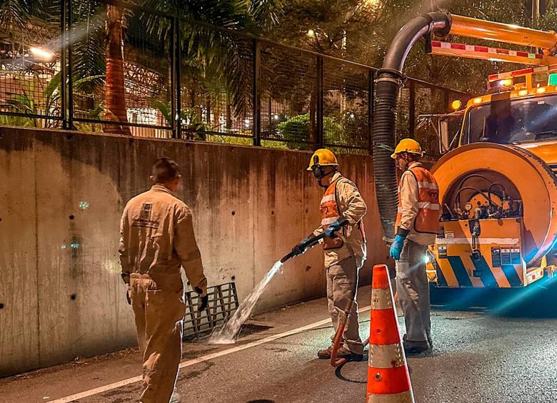 Medellín cuenta con 4.900 kilómetros de red subterránea que recoge agua residual y pluvial, desde la alcaldía acaban de realizar el segundo ciclo de intervención a soterrados. FOTO Cortesía