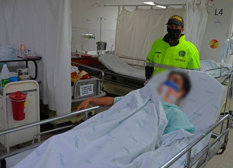 Cuando intentaban atracar a los ocupantes de un bus, un muchacho muere por linchamiento y otro logró escapar pero fue capturado por la Policía. FOTO CORTESÍA
