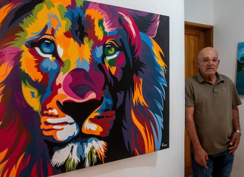 Javier hizo el rostro de Jesús 24 veces; pintó paisajes, bodegones, leones; pintó más de 50 cuadros. FOTO Julio César Herrera