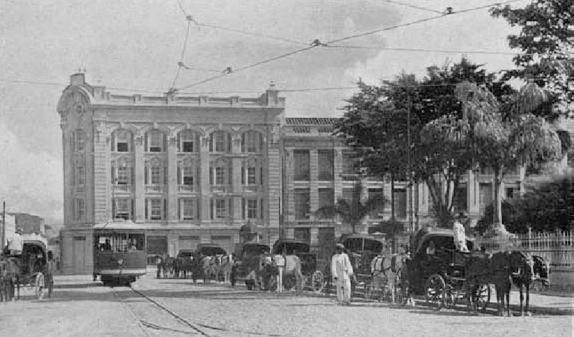 Medellín era una ciudad con dinero, gracias a la minería, pero le faltaba todo: agua potable, vías, energía. La Sociedad de Mejoras Públicas fue el hada madrina que facilitó la materialización del desarrollo. FOTO: ÁLBUM DE LA SOCIEDAD DE MEJORAS PÚBLICAS