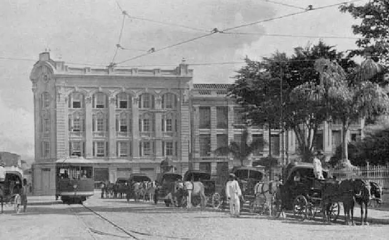 Medellín era una ciudad con dinero, gracias a la minería, pero le faltaba todo: agua potable, vías, energía. La Sociedad de Mejoras Públicas fue el hada madrina que facilitó la materialización del desarrollo. FOTO: ÁLBUM DE LA SOCIEDAD DE MEJORAS PÚBLICAS
