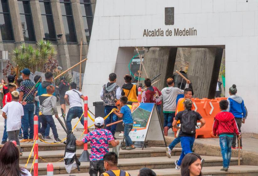 Los indígenas entraron hasta el tercer piso de la Alcaldía. Foto: Esneyder Gutiérrez. 