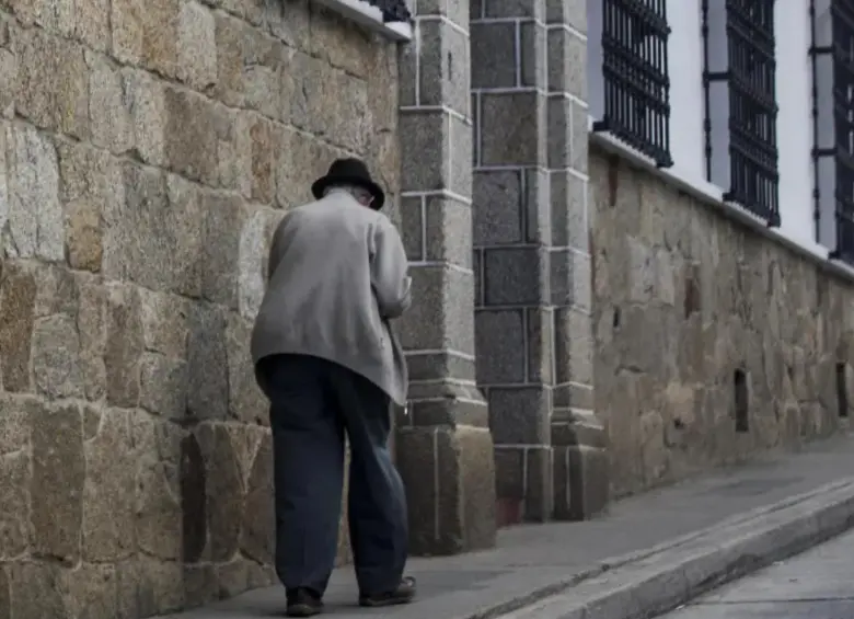 Imagen de referencia de un adulto mayor en el Valle de Aburrá. FOTO Julio César Herrera.