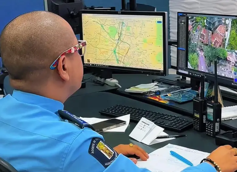 Estas herramientas incorporarán monitoreo en tiempo real, alertas tempranas, análisis de datos e inteligencia artificial para mejorar la toma de decisiones en materia de movilidad. FOTO Alcaldía de Medellín. 