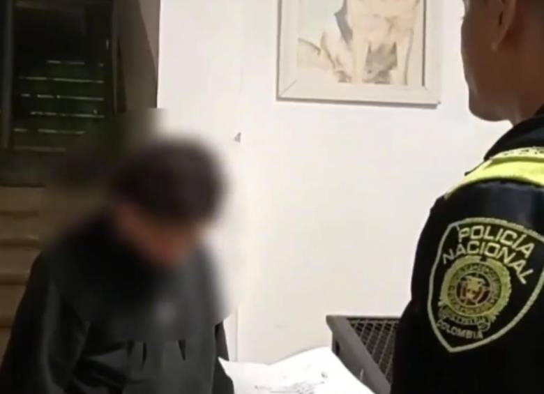 Tanto el joven capturado como el adolescente aprehendido quedaron a disposición de las autoridades judiciales. FOTO Policía Metropolitana. 