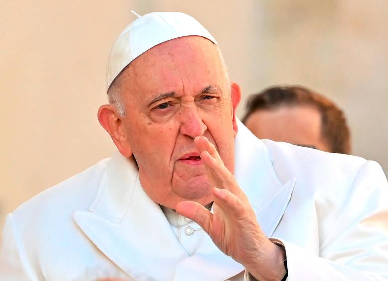 El Papa Francisco está hospitalizado por una infección respiratoria. Sus médicos decidieron internarlo después de que el Sumo Pontífice asistiera a una cita de control. FOTO: EFE