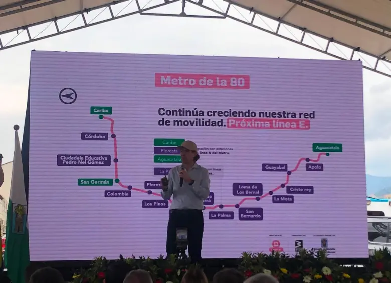 El alcalde de Medellín, Federico Gutiérrez, presentando el avance del Metro de la 80. FOTO Cortesía.