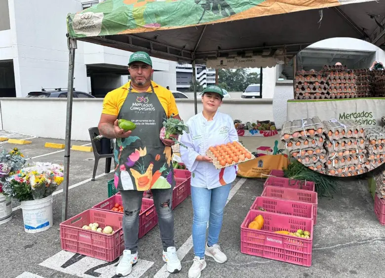 Con la estrategia de Mercados Campesinos, se benefician 580 personas de los 5 corregimientos de la ciudad. FOTO Alcaldía de Medellín. 