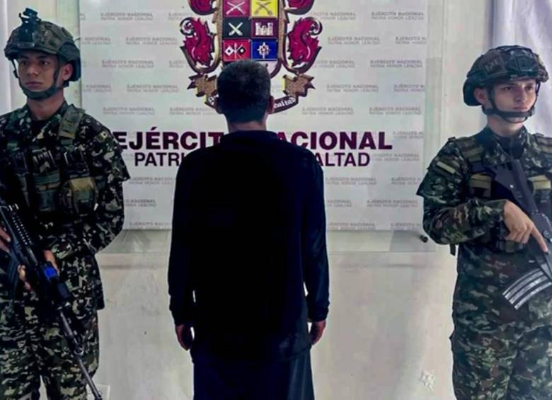 El presunto integrante del Clan del Golfo, según las autoridades, tendría más de 10 años de trayectoria criminal. FOTO: Séptima División del Ejército. 