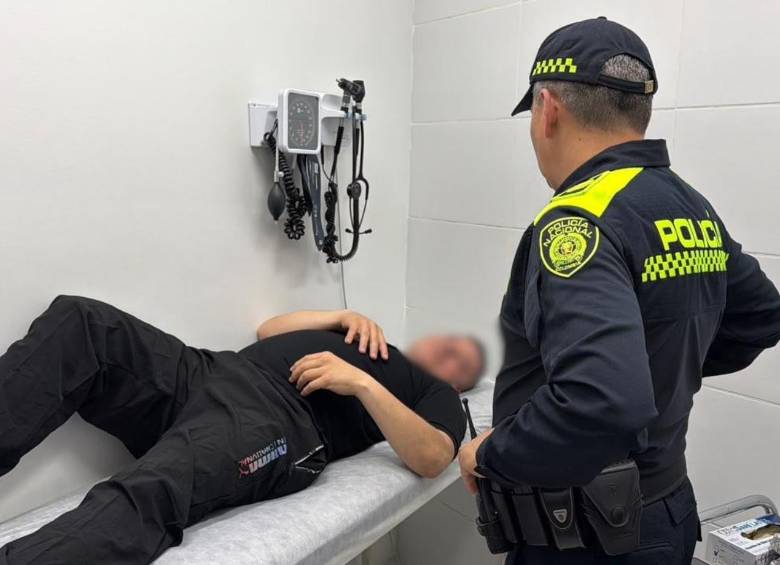 En medio del enfrentamiento, el policía reaccionó con su arma de dotación y le disparó al agresor, quien murió en el lugar. FOTO Cortesía Policía Metropolitana. 