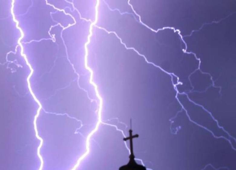 Imagen de referencia de un rayo en Antioquia. FOTO ARCHIVO EL COLOMBIANO.