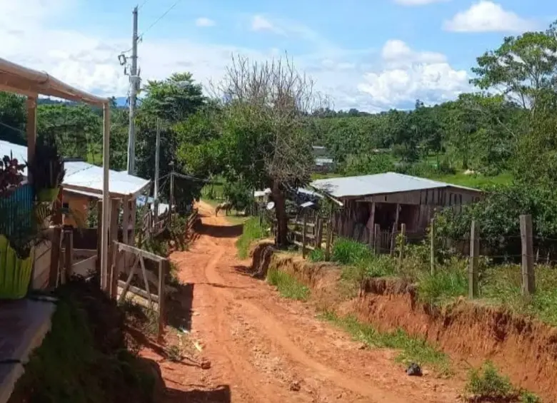 Por su parte, líderes comunitarios advirtieron que la situación representa un nuevo riesgo para las familias que permanecen en la zona. FOTO Cahucopana Nordeste.