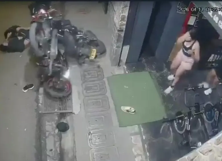 Imagen del accidente en San Cristóbal, que produjo la muerte de una adulta mayor de 64 años de edad. FOTO Denuncias Antioquia