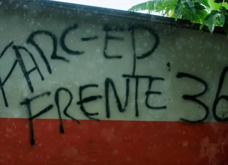 Grafiti intimidatorio de las disidencias de las Farc en el Norte antioqueño. FOTO Camilo Suárez. 