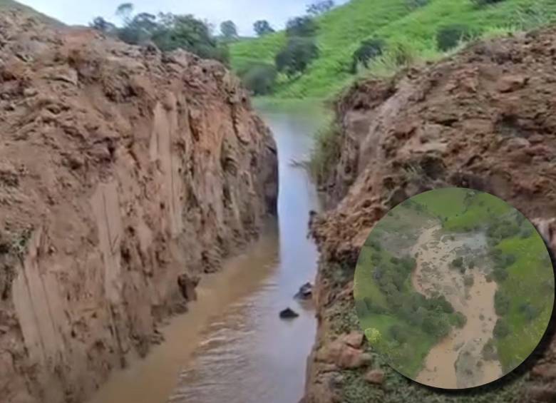 En la imagen principal, el drenaje controlado del agua de la represa; en la miniatura, una toma aérea del agua que estaba acumulada. FOTOS Facebook Alcaldía de Yolombó.