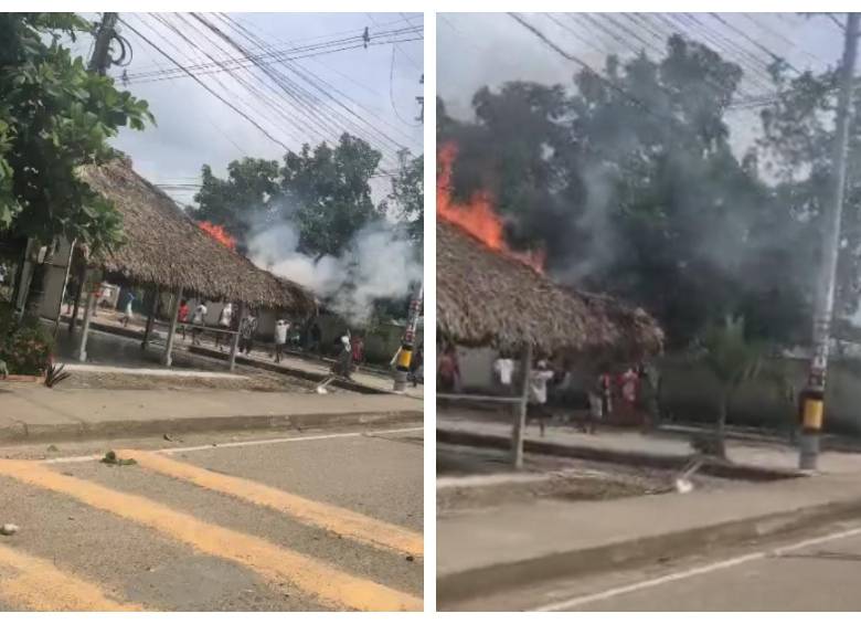 Producto de los desmanes, se ocasionó un incendio en un techo de un kiosko que está en inmediaciones de la hacienda. FOTO Cortesía.