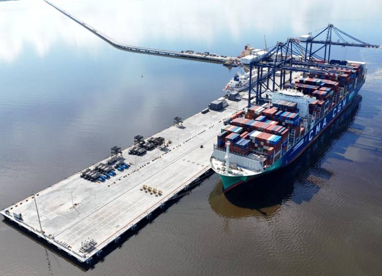 La conexión cobra relevancia para el comercio exterior colombiano si se tiene en cuenta que el 52 % del intercambio nacional de mercancías en contenedores proviene de Asia, según las cifras entregadas por la terminal. FOTO Cortesía Puerto Antioquia. 