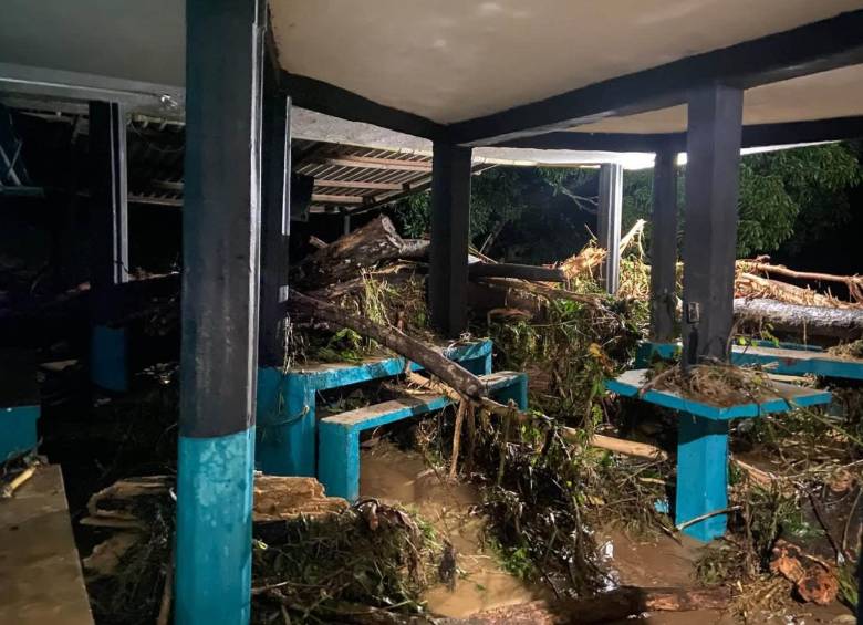 Además de las veredas y familias afectadas producto del desbordamiento del río, por lo menos cuatro establecimientos comerciales resultaron afectados. FOTO Cortesía NP Noticias Online. 