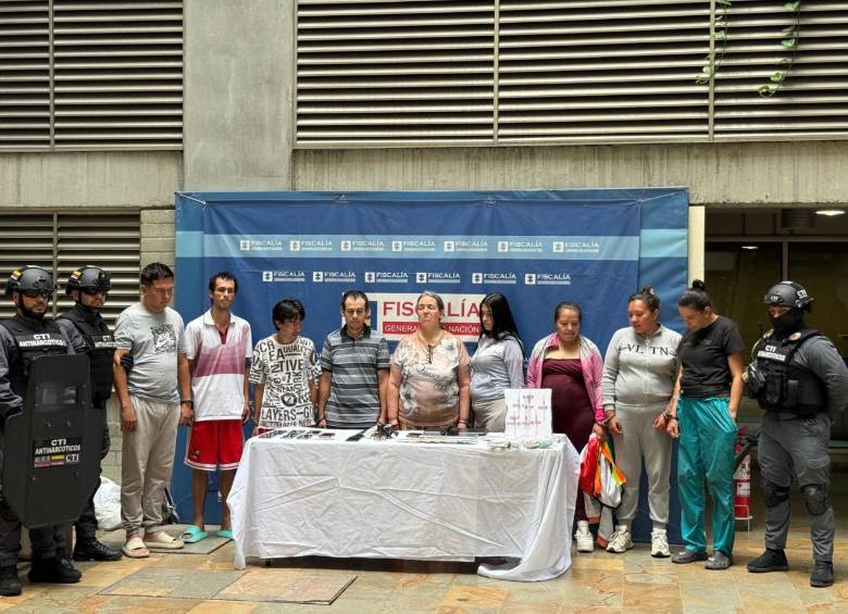 Según la investigación, por medio de llamadas y mensajes de WhatsApp coordinaban la venta de la heroína en Medellín y el área metropolitana. FOTO Alcaldía de Medellín. 