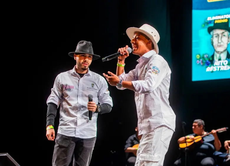 El Festival de la Trova Silleta de Oro reúne a los mejores trovadores del país en una competencia de ingenio y humor, celebrando la oralidad campesina como patrimonio cultural de Antioquia. FOTO Manuel Saldarriaga